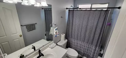 Bath - 4138 E Orchid Ln, Gilbert, AZ 85296 photo 1 of 3