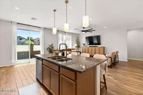 Kitchen - 1305 E Fremont Rd, Phoenix, AZ 85042 photo 5 of 6