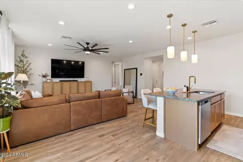 Kitchen - 1305 E Fremont Rd, Phoenix, AZ 85042 photo 4 of 6