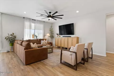 Living - 1305 E Fremont Rd, Phoenix, AZ 85042 photo 1 of 3