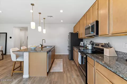 Kitchen - 1305 E Fremont Rd, Phoenix, AZ 85042 photo 6 of 6
