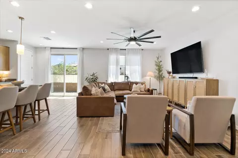 Dining - 1305 E Fremont Rd, Phoenix, AZ 85042 photo 1 of 1