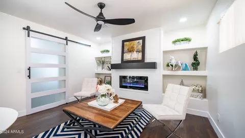 Living - 2401 W Echo Ln, Phoenix, AZ 85021 photo 1 of 2