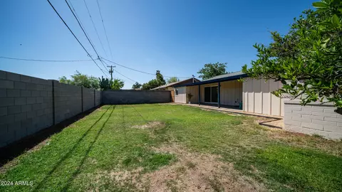 Exterior - 2401 W Echo Ln, Phoenix, AZ 85021 photo 10 of 10