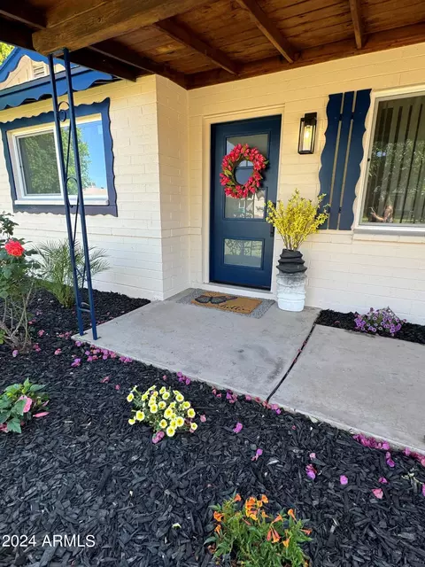 Exterior - 2401 W Echo Ln, Phoenix, AZ 85021 photo 2 of 10