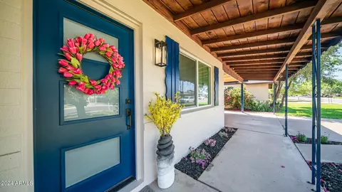 Exterior - 2401 W Echo Ln, Phoenix, AZ 85021 photo 1 of 10