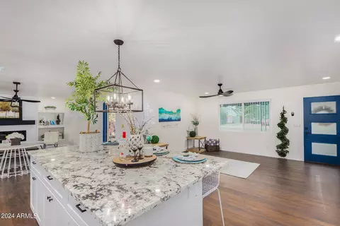 Dining - 2401 W Echo Ln, Phoenix, AZ 85021 photo 3 of 3