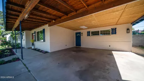 Exterior - 2401 W Echo Ln, Phoenix, AZ 85021 photo 4 of 10