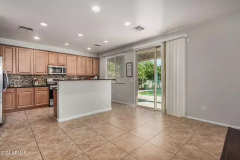 Kitchen - 913 Euclid Ave, Gilbert, AZ 85297 photo 3 of 4