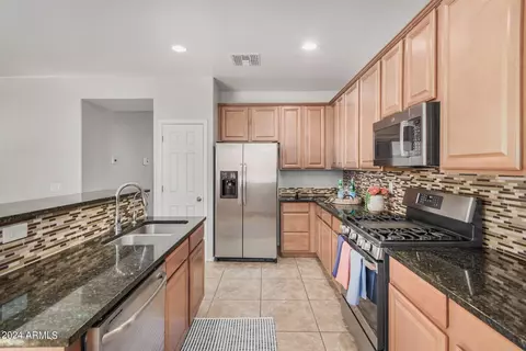 Kitchen - 913 Euclid Ave, Gilbert, AZ 85297 photo 2 of 4