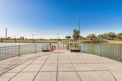 Exterior - 913 Euclid Ave, Gilbert, AZ 85297 photo 14 of 17