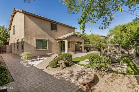 Exterior - 913 Euclid Ave, Gilbert, AZ 85297 photo 9 of 17