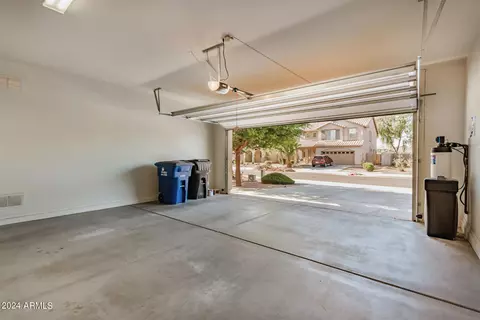 Exterior - 913 Euclid Ave, Gilbert, AZ 85297 photo 5 of 17