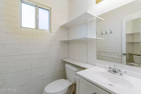 Bath - 16608 N 18th Pl, Phoenix, AZ 85022 photo 2 of 3