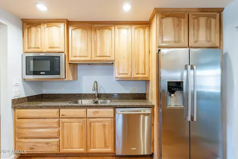 Kitchen - 16608 N 18th Pl, Phoenix, AZ 85022 photo 8 of 8