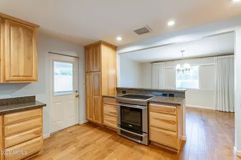 Kitchen - 16608 N 18th Pl, Phoenix, AZ 85022 photo 5 of 8