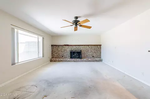 Living - 16608 N 18th Pl, Phoenix, AZ 85022 photo 2 of 3
