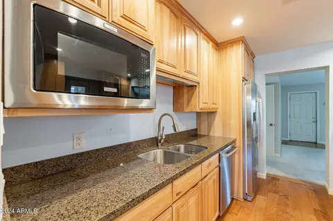 Kitchen - 16608 N 18th Pl, Phoenix, AZ 85022 photo 3 of 8
