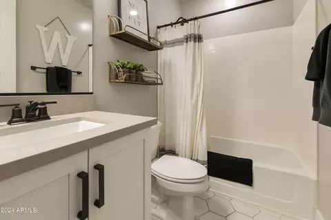 Bath - 1817 S Wallrade Ln, Gilbert, AZ 85295 photo 4 of 4
