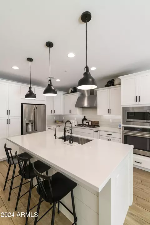 Kitchen - 1817 S Wallrade Ln, Gilbert, AZ 85295 photo 5 of 8