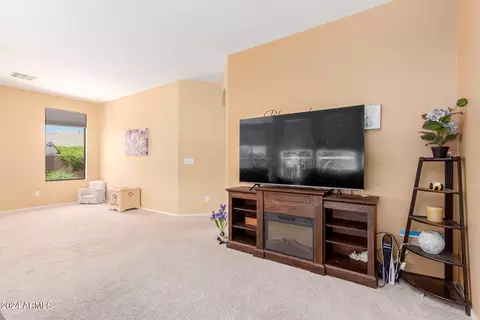 Living - 2310 W Beverly Rd, Phoenix, AZ 85041 photo 4 of 5