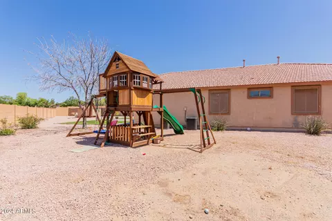 Exterior - 2310 W Beverly Rd, Phoenix, AZ 85041 photo 8 of 9