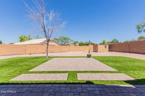Exterior - 2310 W Beverly Rd, Phoenix, AZ 85041 photo 4 of 9