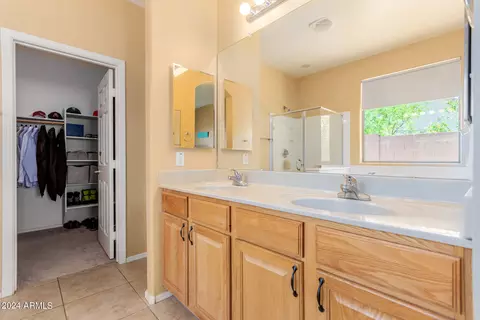Bath - 2310 W Beverly Rd, Phoenix, AZ 85041 photo 2 of 3
