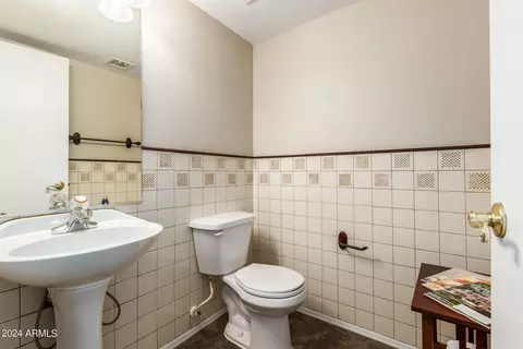 Bath - 2041 E Patrick Ln, Phoenix, AZ 85024 photo 1 of 3