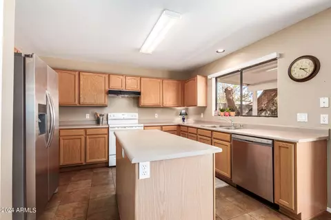 Kitchen - 2041 E Patrick Ln, Phoenix, AZ 85024 photo 1 of 2