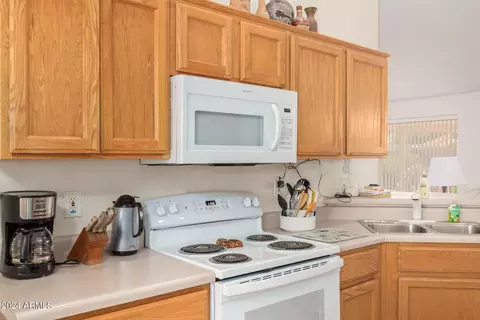 Kitchen - 10919 E Lindner Ave, Mesa, AZ 85209 photo 4 of 6