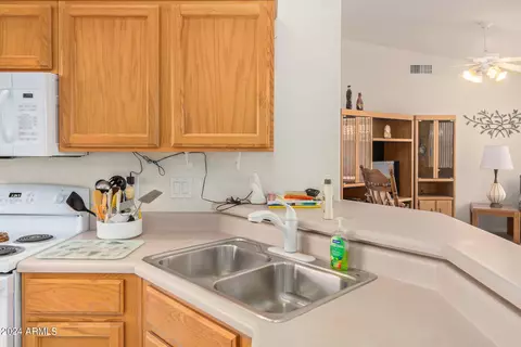 Kitchen - 10919 E Lindner Ave, Mesa, AZ 85209 photo 6 of 6