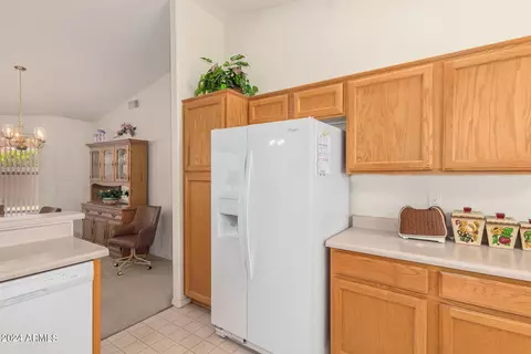 Kitchen - 10919 E Lindner Ave, Mesa, AZ 85209 photo 5 of 6