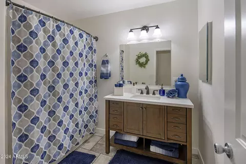 Bath - 1505 E Cloud Rd, Phoenix, AZ 85086 photo 1 of 2