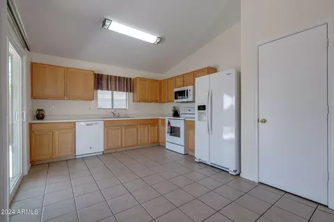 Kitchen - 1165 W 4th Ave, Apache Junction, AZ 85120 photo 2 of 6