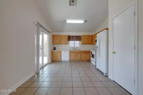 Kitchen - 1165 W 4th Ave, Apache Junction, AZ 85120 photo 1 of 6