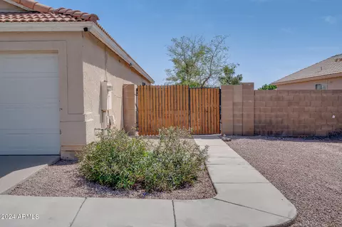 Exterior - 1165 W 4th Ave, Apache Junction, AZ 85120 photo 5 of 15