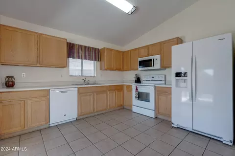 Kitchen - 1165 W 4th Ave, Apache Junction, AZ 85120 photo 3 of 6