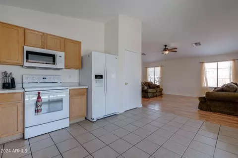 Kitchen - 1165 W 4th Ave, Apache Junction, AZ 85120 photo 5 of 6