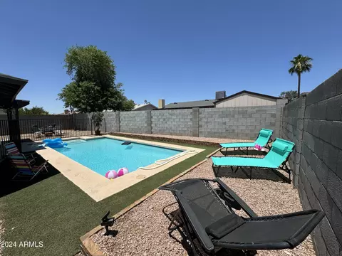 332 W Kristal Way, Phoenix, AZ 85027