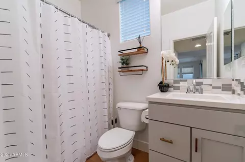Bath - 3428 E Indigo St, Gilbert, AZ 85298 photo 4 of 4