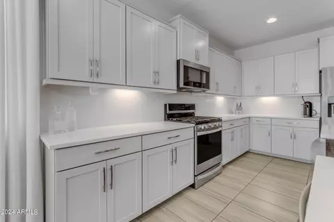 Kitchen - 2512 E Alta Vista Rd, Phoenix, AZ 85042 photo 2 of 6