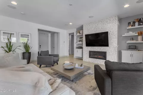 Living - 2512 E Alta Vista Rd, Phoenix, AZ 85042 photo 4 of 5