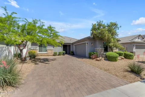 Exterior - 2512 E Alta Vista Rd, Phoenix, AZ 85042 photo 2 of 9