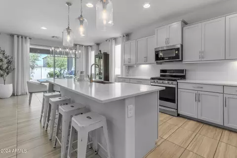 Kitchen - 2512 E Alta Vista Rd, Phoenix, AZ 85042 photo 5 of 6