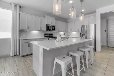 Kitchen - 2512 E Alta Vista Rd, Phoenix, AZ 85042 photo 3 of 6