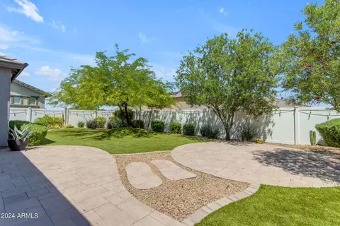 Exterior - 2512 E Alta Vista Rd, Phoenix, AZ 85042 photo 8 of 9