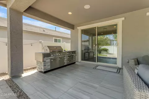 Exterior - 2512 E Alta Vista Rd, Phoenix, AZ 85042 photo 6 of 9