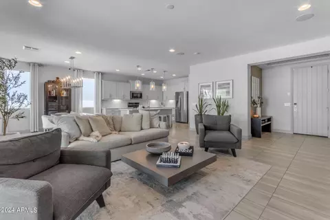 Living - 2512 E Alta Vista Rd, Phoenix, AZ 85042 photo 2 of 5