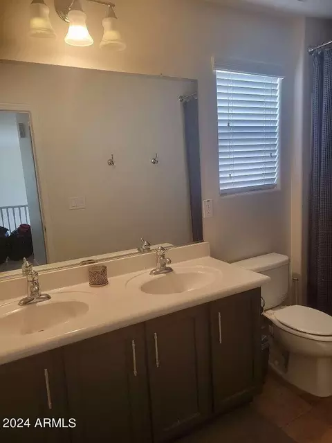Bath - 1705 W Gambit Trl, Phoenix, AZ 85085 photo 4 of 5